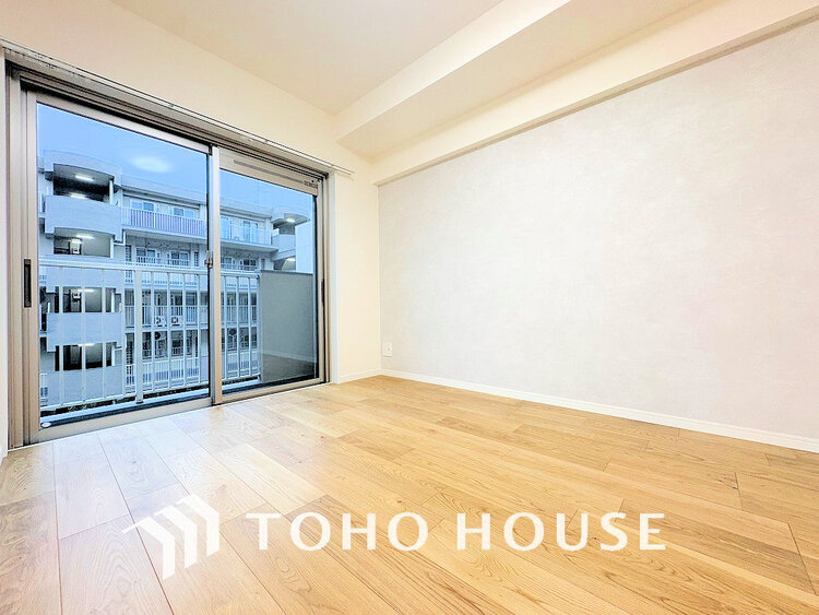 内装 採光もある洋室は、くつろぎのひと時を過ごすのにぴったり