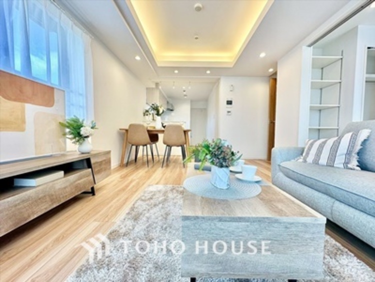 内装 【LIVING】◆扉を◆開くとこの景色。家族の”おかえり”の声が聞こえてきそう。