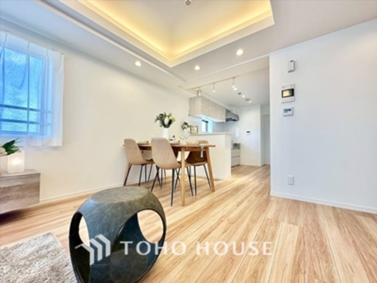 内装 【LIVING】◆住む喜び、楽しさ、感動◆を君と共有したい。いつまでもずっと家族を見渡せるこの広い空間で。