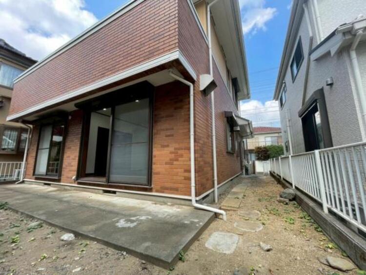 その他 ランドリースペースの勝手口からテラスへの動線も快適です。