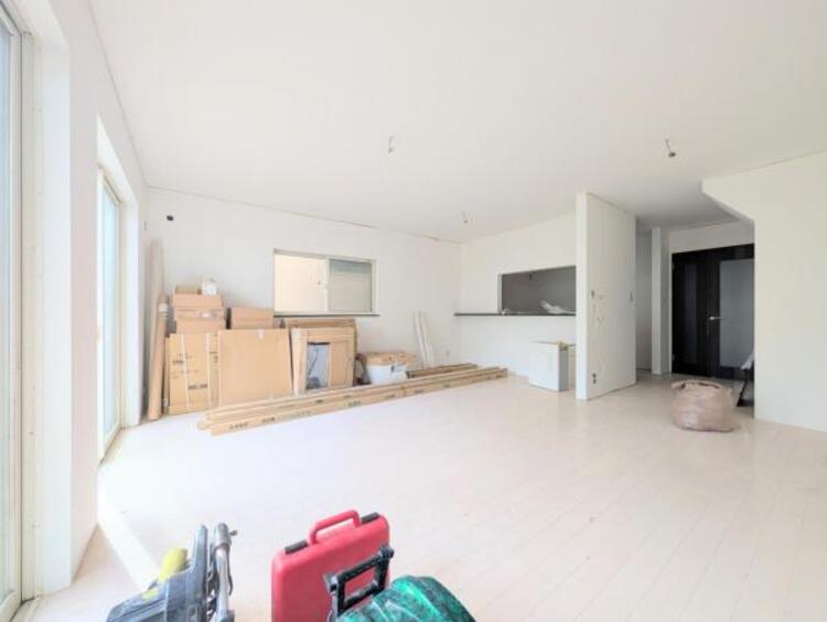 その他 ●〇家族と過ごすひと時を溢れる光が優しく包み込むリビングダイニング。家族とともに心穏やかに過ごすひととき。家族との時間、自分の時間を大切にできる空間がここにあります。LDKで過ごす時間は大事です〇●