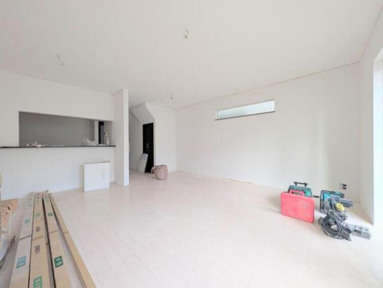 その他 ●〇オープンでのびやかな空間を生み出す、こだわりの広がりとゆとり。家族と過ごす時間を大切にしたい方にぴったりの明るくゆとりある住空間です。南側の窓からの日差しがリビングの中までしっかりと届きます〇●