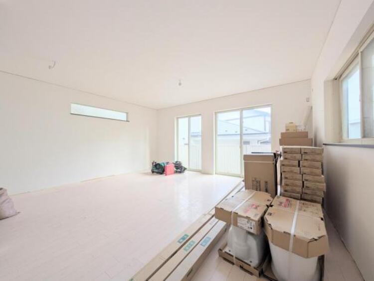 その他 ●〇家族の思いを抱きながら、平和であることに感謝したくなる悠久の時。あたかかく感じるのは、陽当りだけではなかった！広く和やかに暮らせる空間と家族の存在が胸にジーンと響きわたる。理想の住まいがここに〇●