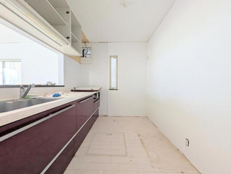 その他 ●〇新しいキッチンは気分も上がり、家事も楽しくできそう。お手伝いをしてくれるお子様と並んで立てるキッチンは、ご家族のコミュニケーションを育む場として活躍します。収納力が高い事も大事なポイントです〇●