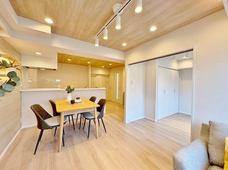 居間 過ごす時間が、たくさんの思い出として紡がれていく場所。