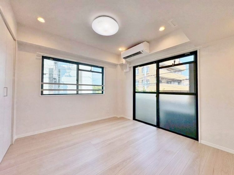 寝室 ベッドも十分に設置するスペースがあります。