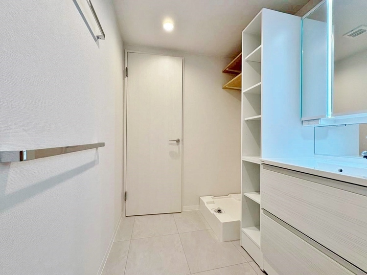 洗面 清潔感と心地よさを重視した、上質感漂うパウダールーム。