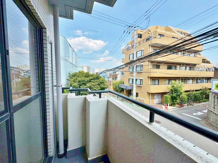 バルコニー 暮らしの中で、光と風を演出してくれるバルコニー。