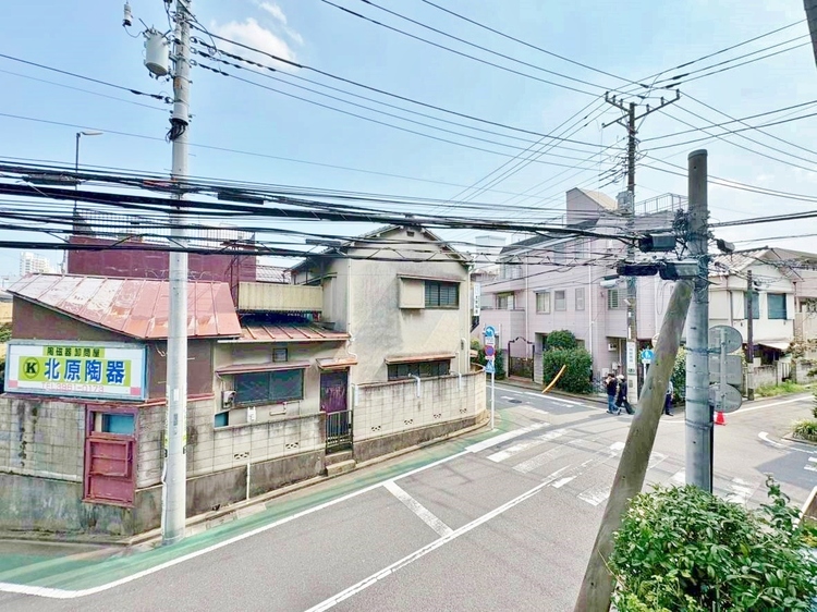 バルコニー 窓を開けると広がる青空。心をリフレッシュして日々を過ごしていきましょう。