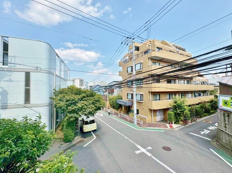 バルコニー 頬をなでる、優しい風を感じることが出来ます。