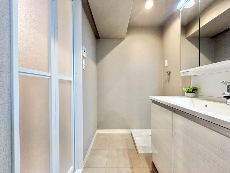 洗面 清潔感と心地よさを重視した、上質感漂うパウダールーム。