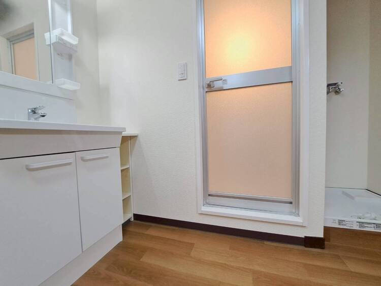 その他 十分な広さの脱衣所。