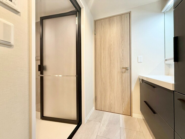 その他 十分な広さの脱衣所。