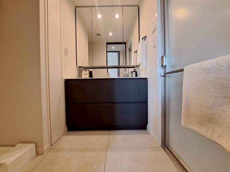 その他 十分な広さの脱衣所。