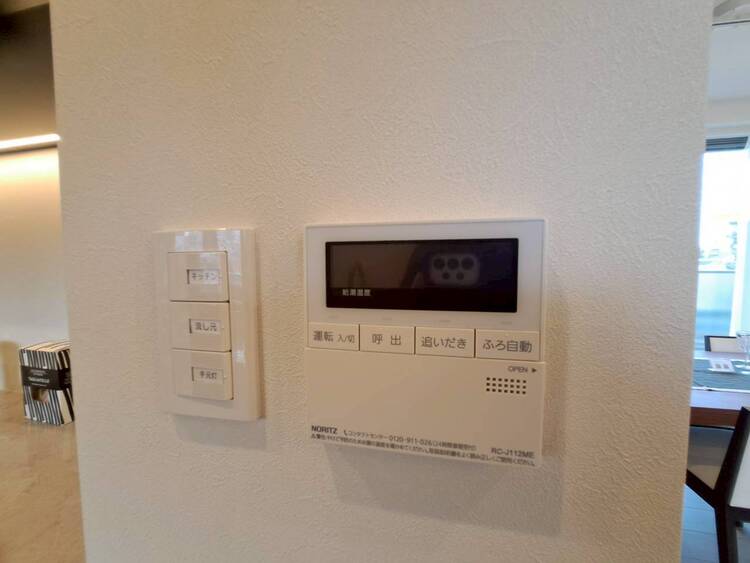 その他 見やすい画面で操作しやすい給湯パネル。