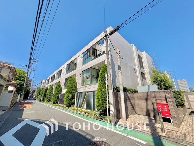 外観 忙しい朝でも、しっかり家族が揃って食事をして頂けるゆとりある大きさのダイニングスペース。リビングと和室の続き間は急な来客時になど使い勝手が良いです。実際の空間を体感してみて下さい！