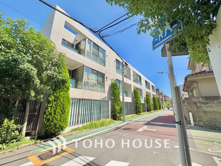 外観 【ROOM】感性を育むプライベートルームはシンプルでスマートな空間。好みの空間で読書をしたり、音楽を聞いたりと一人の時間も充実したものにできます。