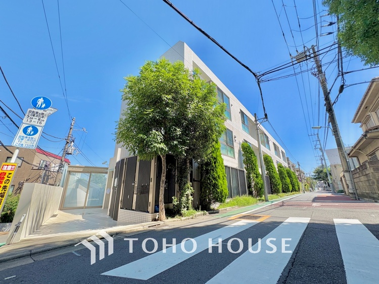 外観 叶えたかったのは落ち着きのあるナチュラルな風合い、そして開放感があるリビング。優雅な気分に浸れる幸せな時間を家族が自然と集まりたくなるこの空間で。