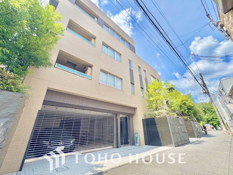 外観 漂う上質な空気感、マンションに入れば「おかえりなさい」と笑顔で迎えてくれるエントランス。最良の心配りを感じるマンションでした。