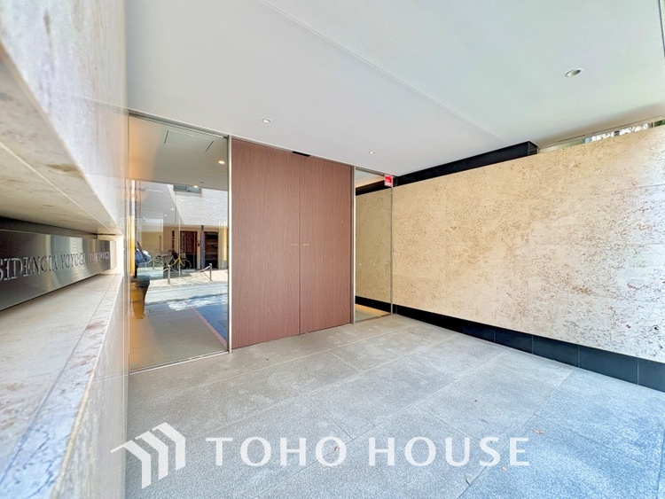 エントランス 陽だまりに満ちたくつろぎの空間を演出します。