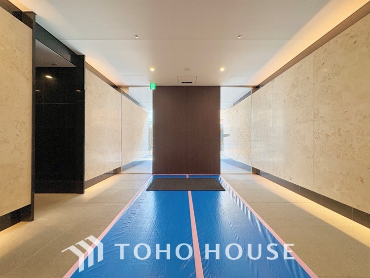 エントランス 漂う上質な空気感、マンションに入れば「おかえりなさい」と笑顔で迎えてくれるエントランス。最良の心配りを感じるマンションでした。