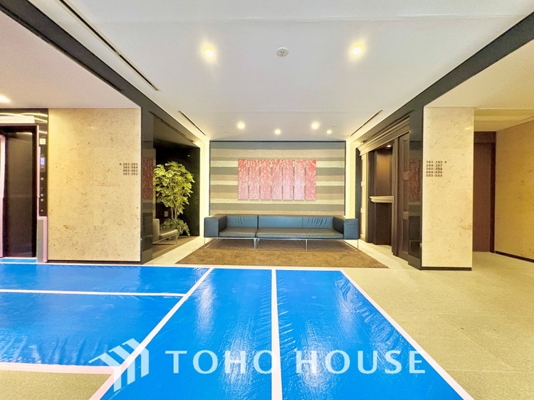 エントランス 現地に実際に行ってみることでしか感じられないことがたくさんあります。周辺環境や街の雰囲気など、たくさんのことを感じていただけます。