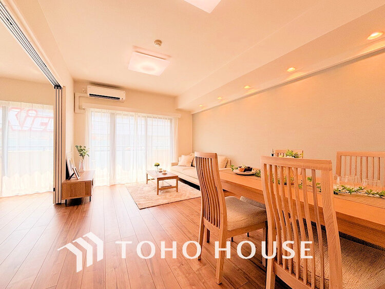 内装 家族みんなが爽やかに過ごせるように、光をたっぷり取り込んだLDK