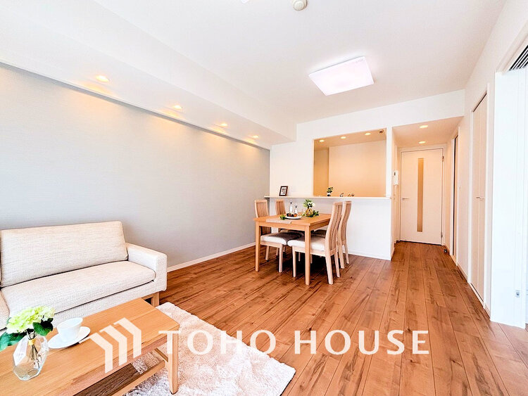 内装 上質な時間を育む暮らしのメインステージ。寛ぎとコミュニケーションを育む居心地のよい場所