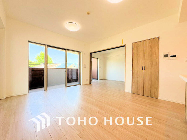 内装 家族みんなが爽やかに過ごせるように、光をたっぷり取り込んだLDK