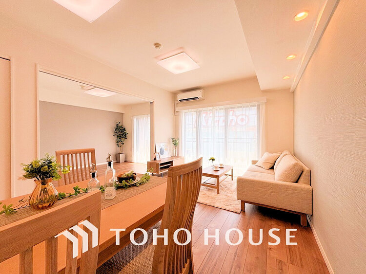 内装 シンプルな部屋の雰囲気に溶け合うナチュラルキッチン