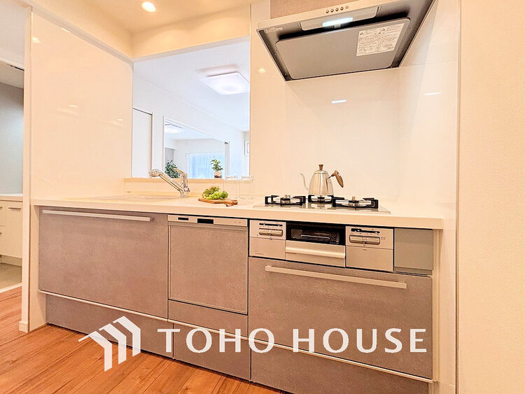 キッチン 落ち着きのあるカラーで統一された清潔感と気品が溢れるキッチン