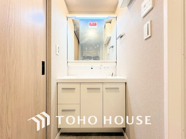 洗面 清潔感のある洗面室で朝の身支度を