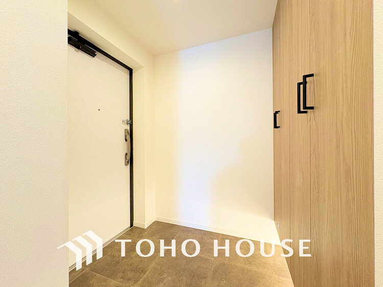 玄関 落ち着いた雰囲気の玄関、家族の帰りを暖かく迎えてくれます