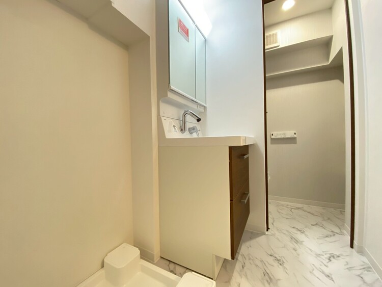 その他 清潔感を感じられる洗面化粧台。