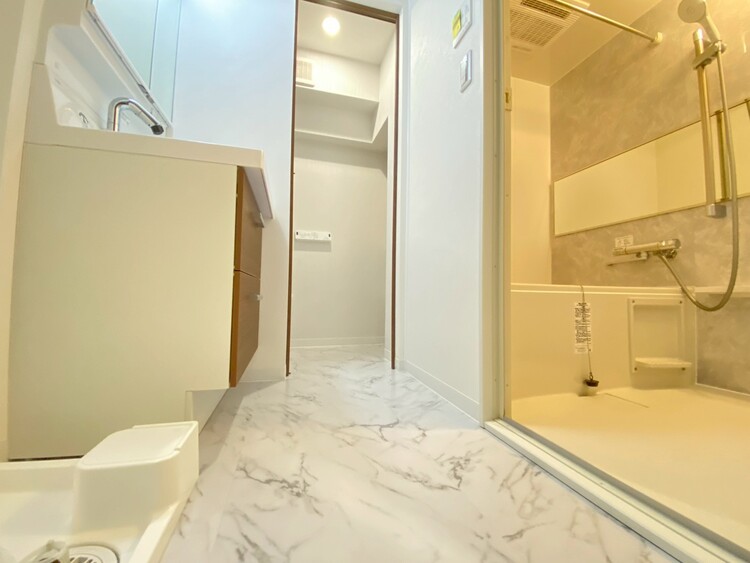 その他 十分な広さの脱衣所。