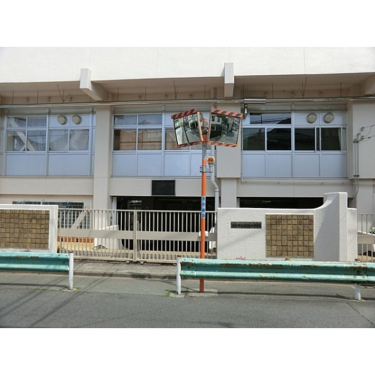 周辺 新町小学校(約190m)