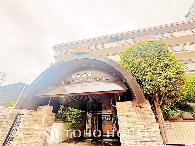 外観 忙しい朝でも、しっかり家族が揃って食事をして頂けるゆとりある大きさのダイニングスペース。リビングと和室の続き間は急な来客時になど使い勝手が良いです。実際の空間を体感してみて下さい！