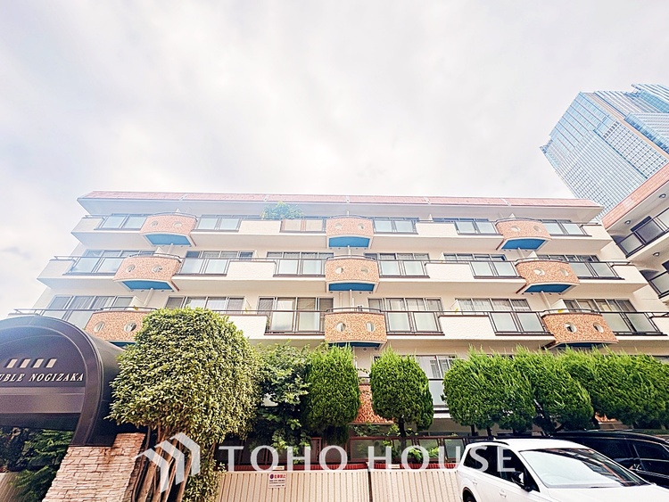 その他 手元の収納から、足元の収納までが全てスライド式で、奥のスペースまで有効に活用できます。奥まで上から見渡せるので、たまにしか使わない調理器具もサッと取出せます。