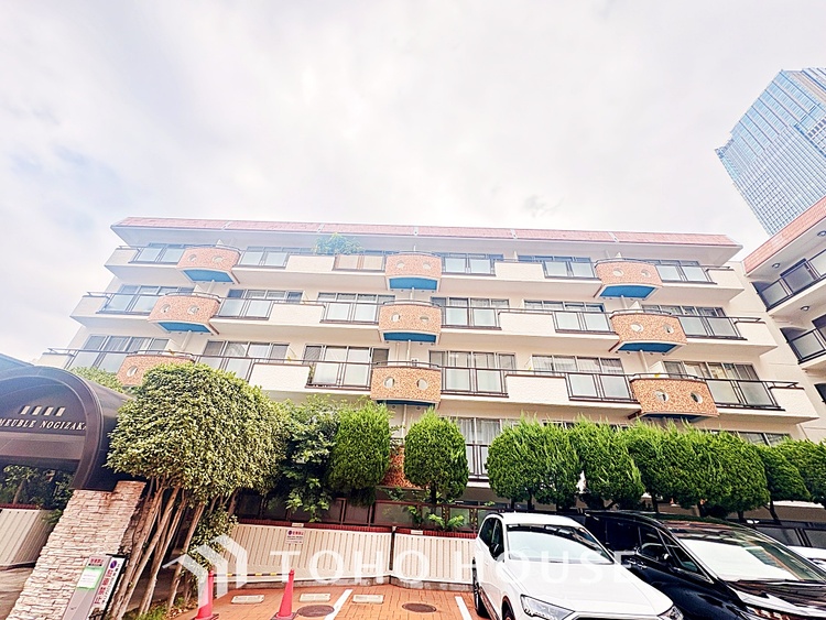 その他 風の通り道。舞い込んでくる風が優しく躍り、室内に爽やかな空気を運んでくる。そこに季節の息吹を感じて、いまがどんな季節なのかを実感する。