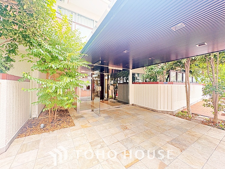 エントランス 使いやすく、明るい洋室に仕上がります。子供部屋や趣味のお部屋にご利用できます。ご自身で家具などを配置し、素敵な空間を創り上げられます。