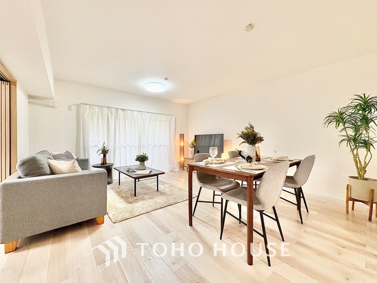 内装 【Green orchestra】◆緑の匂いに誘われて◆目を閉じれば深緑の香り。五感を研ぎ澄まし、日々の疲れを心から癒してくれる。深呼吸するほどに爽やかな薫りたち込める新緑にそと微笑む私達。