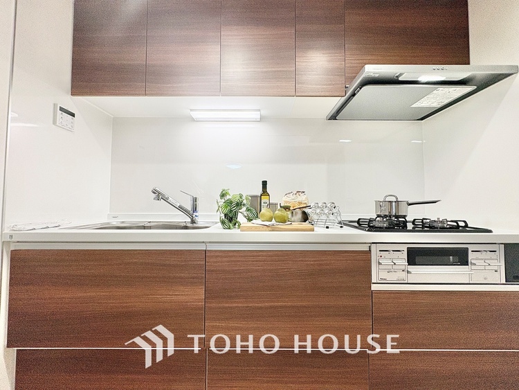 キッチン 【cooking papa is here】料理が苦手な人でも、チャレンジしてみたくなるワイドスパンのキッチン。家族の食卓がここから始まる。