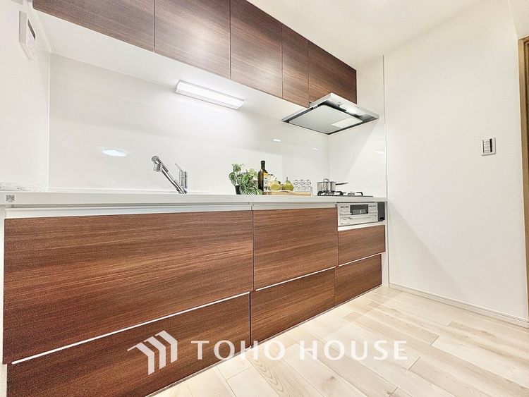 キッチン 【cooking papa is here】料理が苦手な人でも、チャレンジしてみたくなるワイドスパンのキッチン。家族の食卓がここから始まる。