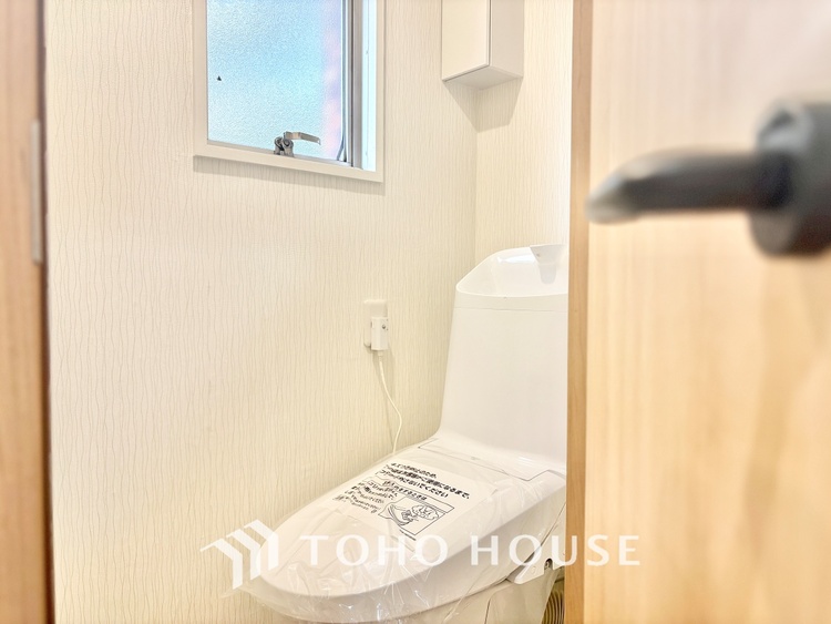 トイレ 【Entrance of your life】明るい玄関が家族を迎え入れる。今日はどんな一日が待っているんだろう。皆どんな一日を終えて帰ってくるんだろう。