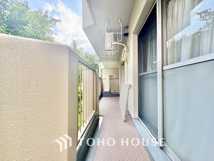 バルコニー 【the view of the sunlight】日差しと景色を取り入れつつ、プライベートな空間を演出するバルコニー