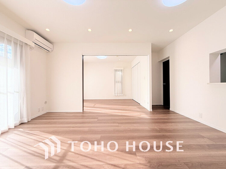 内装 家族みんなが爽やかに過ごせるように、光をたっぷり取り込んだLDK