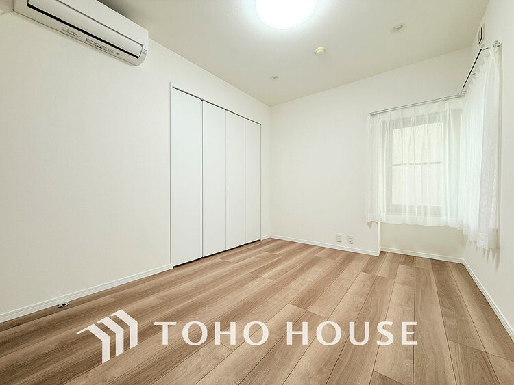 内装 採光もある洋室は、くつろぎのひと時を過ごすのにぴったり