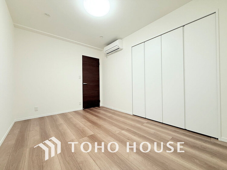 内装 シンプルですっきりとした室内は飽きのこない居心地の良い雰囲気