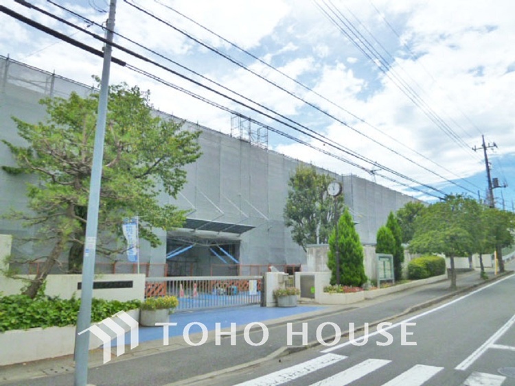 周辺 横浜市立あざみ野中学校　距離450m