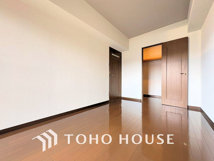 内装 シンプルですっきりとした室内は飽きのこない居心地の良い雰囲気